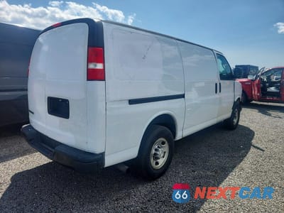 Trzecie zdjęcie samochodu z tyłu: 2021 CHEVROLET EXPRESS G2500 VIN:1GCWGAFP5M1302125 - miniatura