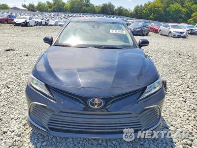 Piąte zdjęcie samochodu w środku: 2022 TOYOTA CAMRY LE VIN:4T1C11AK9NU714303 - miniatura