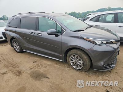 Czwarte zdjęcie samochodu z boku: 2025 TOYOTA SIENNA XLE 8-PASSENGER VIN:5TDJRKEC3SS287990 - miniatura