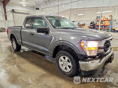 Czwarte zdjęcie samochodu z boku: 2022 FORD F150 SUPER CAB VIN:1FTFX1E51NKE25562 - miniatura