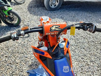 Zdjęcie 7 z 8 samochodu: 2016 KTM 250 SX-F VIN:VBKSXK433GM150691 - miniatura
