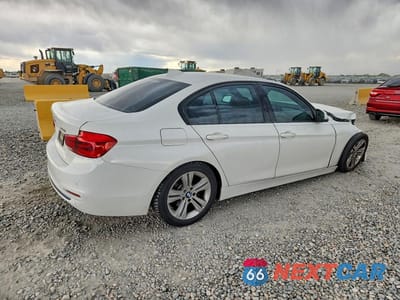 Trzecie zdjęcie samochodu z tyłu: 2016 BMW 328 XI SULEV VIN:WBA8E3G55GNU04199 - miniatura