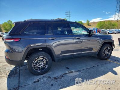 Trzecie zdjęcie samochodu z tyłu: 2025 JEEP GRAND CHEROKEE TRAILHAWK 4XE VIN:1C4RJYC6XS8680576 - miniatura