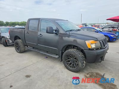 Czwarte zdjęcie samochodu z boku: 2012 NISSAN TITAN SV VIN:1N6AA0EC7CN329819 - miniatura
