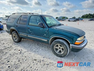 Czwarte zdjęcie samochodu z boku: 1998 CHEVROLET BLAZER VIN:1GNCS13W3W2252004 - miniatura