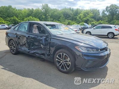 Czwarte zdjęcie samochodu z boku: 2025 VOLKSWAGEN JETTA SPORT VIN:3VWBX7BU1SM077566 - miniatura