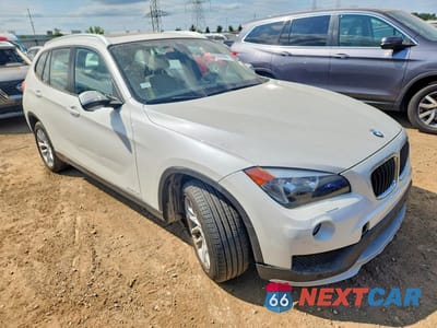Czwarte zdjęcie samochodu z boku: 2015 BMW X1 XDRIVE28I VIN:WBAVL1C50FVY39889 - miniatura