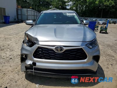 Piąte zdjęcie samochodu w środku: 2022 TOYOTA HIGHLANDER L VIN:5TDCZRAH3NS098697 - miniatura