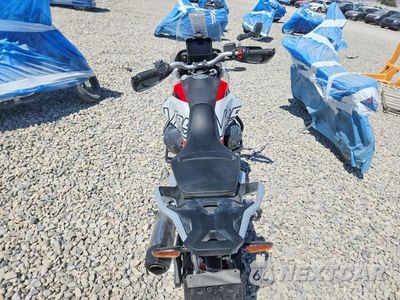 Zdjęcie 6 z 9 samochodu: 2025 MOTO GUZZI V85 TT VIN:ZGUMLUA08SS000265 - miniatura