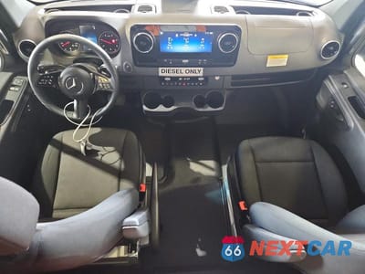 Zdjęcie 8 z 13 samochodu: 2025 MERCEDES-BENZ SPRINTER 2500 VIN:W1Z4KGHY6ST212229 - miniatura
