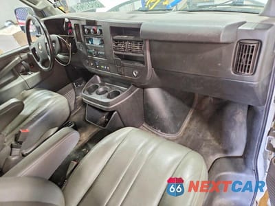 Zdjęcie 8 z 13 samochodu: 2021 CHEVROLET EXPRESS 2500 CARGO DELIVERY VAN VIN:1GCWGBFP0M1227601 - miniatura