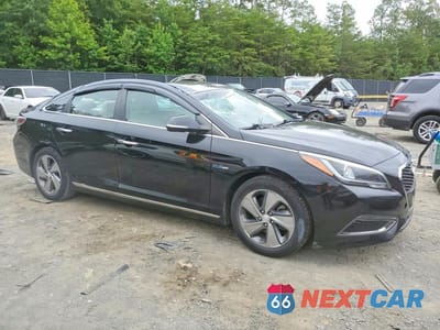 Czwarte zdjęcie samochodu z boku: 2017 HYUNDAI SONATA HYBRID LIMITED VIN:KMHE34L3XHA067748 - miniatura