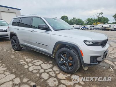Czwarte zdjęcie samochodu z boku: 2023 JEEP GRAND CHEROKEE L LAREDO VIN:1C4RJKAGXP8816026 - miniatura