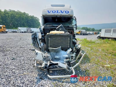 Piąte zdjęcie samochodu w środku: 2019 VOLVO VNL SEMI TRUCK VIN:4V4NC9EH9KN225818 - miniatura