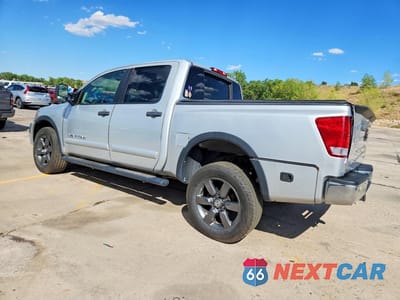 Drugie zdjęcie samochodu z przodu: 2015 NISSAN TITAN SV VIN:1N6AA0EC4FN504127 - miniatura