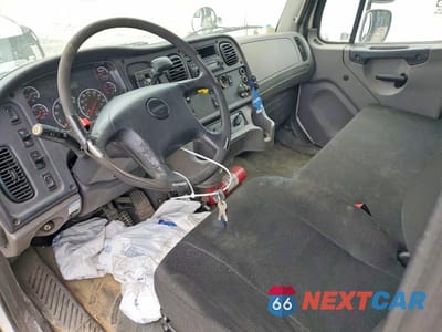 Zdjęcie 8 z 12 samochodu: 2016 FREIGHTLINER M2 106 MED VIN:3ALACXDT2GDGV6363 - miniatura