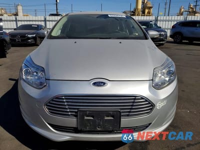 Piąte zdjęcie samochodu w środku: 2016 FORD FOCUS BEV VIN:1FADP3R45GL380018 - miniatura