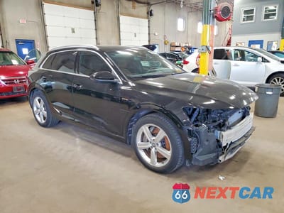 Czwarte zdjęcie samochodu z boku: 2019 AUDI E-TRON PRESTIGE VIN:WA1VABGE8KB020532 - miniatura
