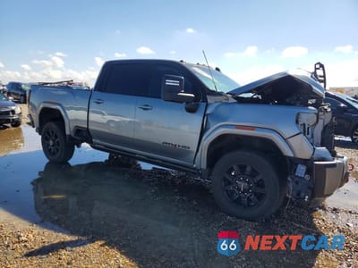 Czwarte zdjęcie samochodu z boku: 2024 GMC SIERRA K2500 AT4 VIN:1GT49PEYXRF198496 - miniatura