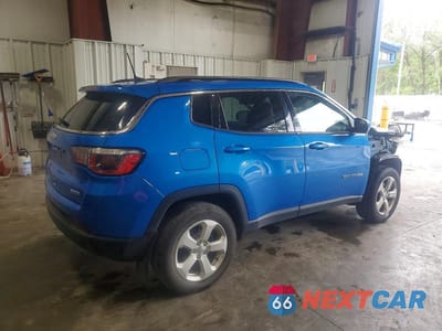 Trzecie zdjęcie samochodu z tyłu: 2018 JEEP COMPASS LATITUDE VIN:3C4NJDBB4JT360076 - miniatura