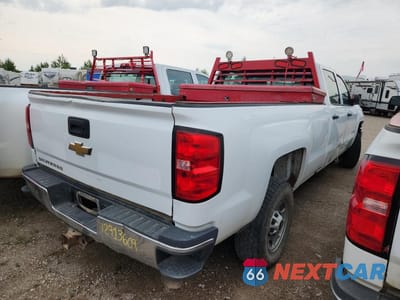 Trzecie zdjęcie samochodu z tyłu: 2017 CHEVROLET SILVERADO K2500 HEAVY DUTY VIN:1GC1KUEY0HF233440 - miniatura