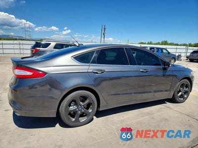Trzecie zdjęcie samochodu z tyłu: 2016 FORD FUSION SE VIN:3FA6P0H72GR114654 - miniatura
