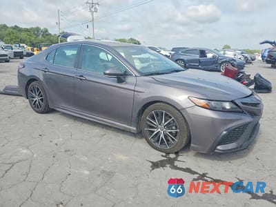 Czwarte zdjęcie samochodu z boku: 2022 TOYOTA CAMRY HYBRID SE VIN:4T1G31AK4NU593112 - miniatura