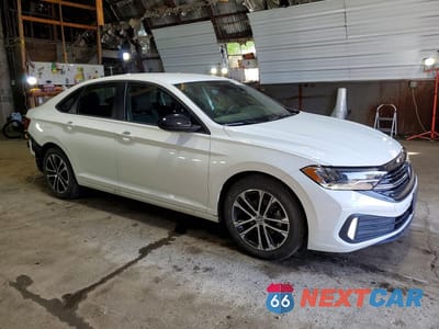 Czwarte zdjęcie samochodu z boku: 2024 VOLKSWAGEN JETTA SPORT VIN:3VWBM7BU3RM083548 - miniatura