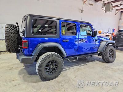 Trzecie zdjęcie samochodu z tyłu: 2020 JEEP WRANGLER UNLIMITED SPORT VIN:1C4HJXDG7LW173807 - miniatura