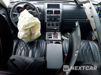 Zdjęcie 8 z 13 samochodu: 2007 DODGE NITRO SXT VIN:1D8GU28K47W562996 - miniatura