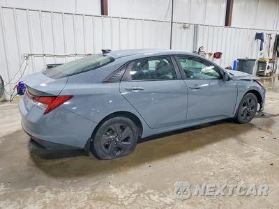 Trzecie zdjęcie samochodu z tyłu: 2023 HYUNDAI ELANTRA BLUE VIN:KMHLM4AJ5PU039990 - miniatura