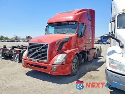 2016 VOLVO VN VNL 4V4NC9EH2GN963404 - główne zdjęcie licytacji z USA - miniatura