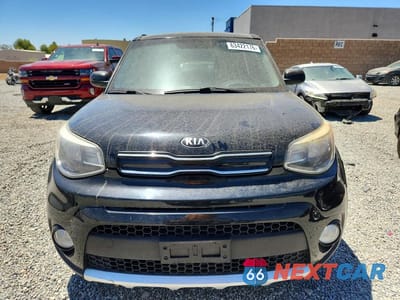 Piąte zdjęcie samochodu w środku: 2017 KIA SOUL + VIN:KNDJP3A59H7424744 - miniatura