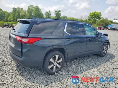 Trzecie zdjęcie samochodu z tyłu: 2021 CHEVROLET TRAVERSE LT VIN:1GNEVHKW1MJ198098 - miniatura