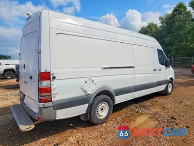 Trzecie zdjęcie samochodu z tyłu: 2012 MERCEDES-BENZ SPRINTER 2500 DELIVERY VAN VIN:WD3PE8CB7C5610717 - miniatura