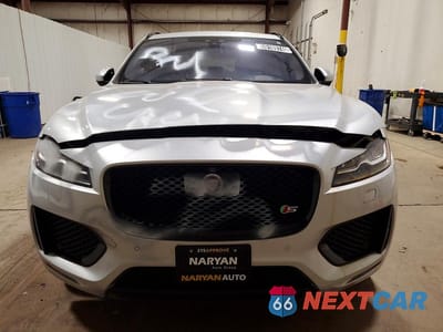 Piąte zdjęcie samochodu w środku: 2017 JAGUAR F-PACE S VIN:SADCM2BV4HA057558 - miniatura