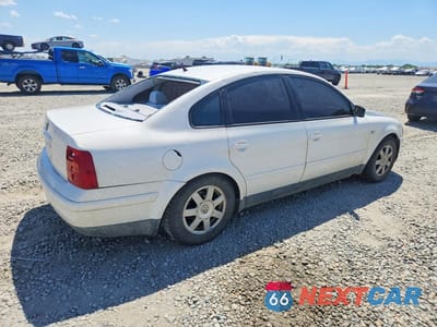 Trzecie zdjęcie samochodu z tyłu: 2001 VOLKSWAGEN PASSAT GLS VIN:WVWAH63B51P026373 - miniatura