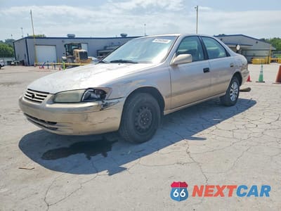 1997 TOYOTA CAMRY LE 4T1BG22K0VU816927 - główne zdjęcie licytacji z USA - miniatura