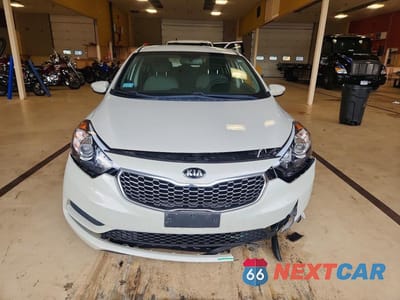 Piąte zdjęcie samochodu w środku: 2014 KIA FORTE LX VIN:KNAFK4A65E5139238 - miniatura