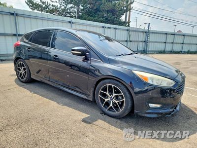 Czwarte zdjęcie samochodu z boku: 2015 FORD FOCUS SE VIN:1FADP3K21FL218362 - miniatura