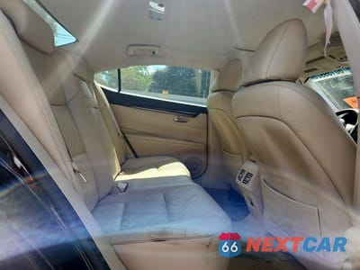 Zdjęcie 10 z 13 samochodu: 2013 LEXUS ES 350 VIN:JTHBK1GG7D2056621 - miniatura