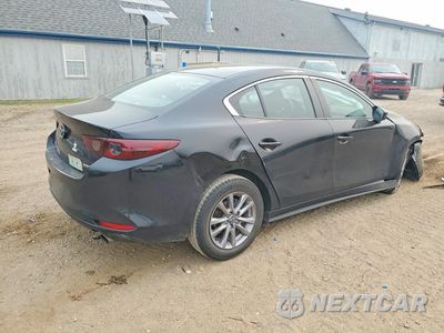 Trzecie zdjęcie samochodu z tyłu: 2021 MAZDA 3 VIN:3MZBPAA7XMM202639 - miniatura