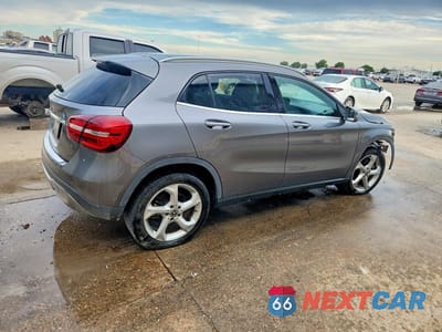 Trzecie zdjęcie samochodu z tyłu: 2019 MERCEDES-BENZ GLA 250 VIN:WDCTG4EB5KJ554118 - miniatura
