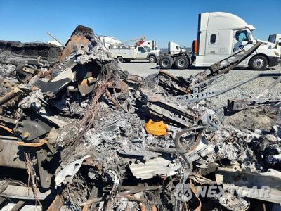 Zdjęcie 7 z 12 samochodu: 2018 FREIGHTLINER CASCADIA 125 TRUCK CAB AND CHASSIS VIN:3AKJGLDR2JSHU4578 - miniatura