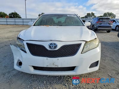 Piąte zdjęcie samochodu w środku: 2011 TOYOTA CAMRY LE VIN:4T1BF3EK9BU722304 - miniatura