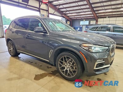 Czwarte zdjęcie samochodu z boku: 2019 BMW X5 XDRIVE40I VIN:5UXCR6C59KLL31284 - miniatura