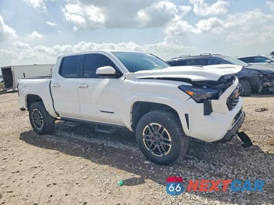 Czwarte zdjęcie samochodu z boku: 2025 TOYOTA TACOMA TRD SPORT VIN:3TYLB5JN5ST102221 - miniatura