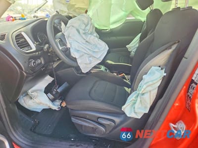 Zdjęcie 7 z 14 samochodu: 2021 JEEP RENEGADE LATITUDE VIN:ZACNJCB12MPM24092 - miniatura