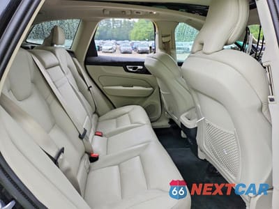 Zdjęcie 11 z 14 samochodu: 2019 VOLVO XC60 T5 VIN:LYV102RK6KB242186 - miniatura