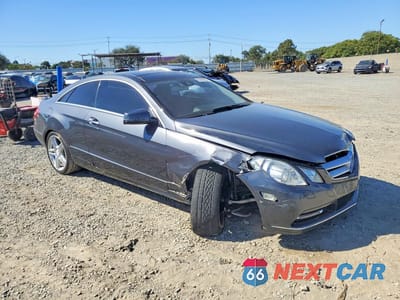 Czwarte zdjęcie samochodu z boku: 2013 MERCEDES-BENZ E 350 VIN:WDDKJ5KB1DF202811 - miniatura